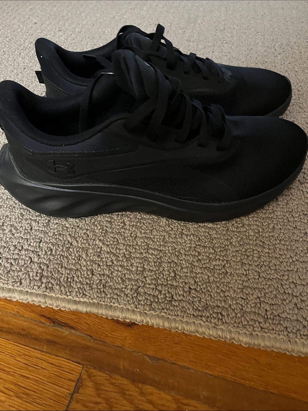 Under Armour 11.5 men’s Black Mesh Running Sneakers 6009827-002. NEW